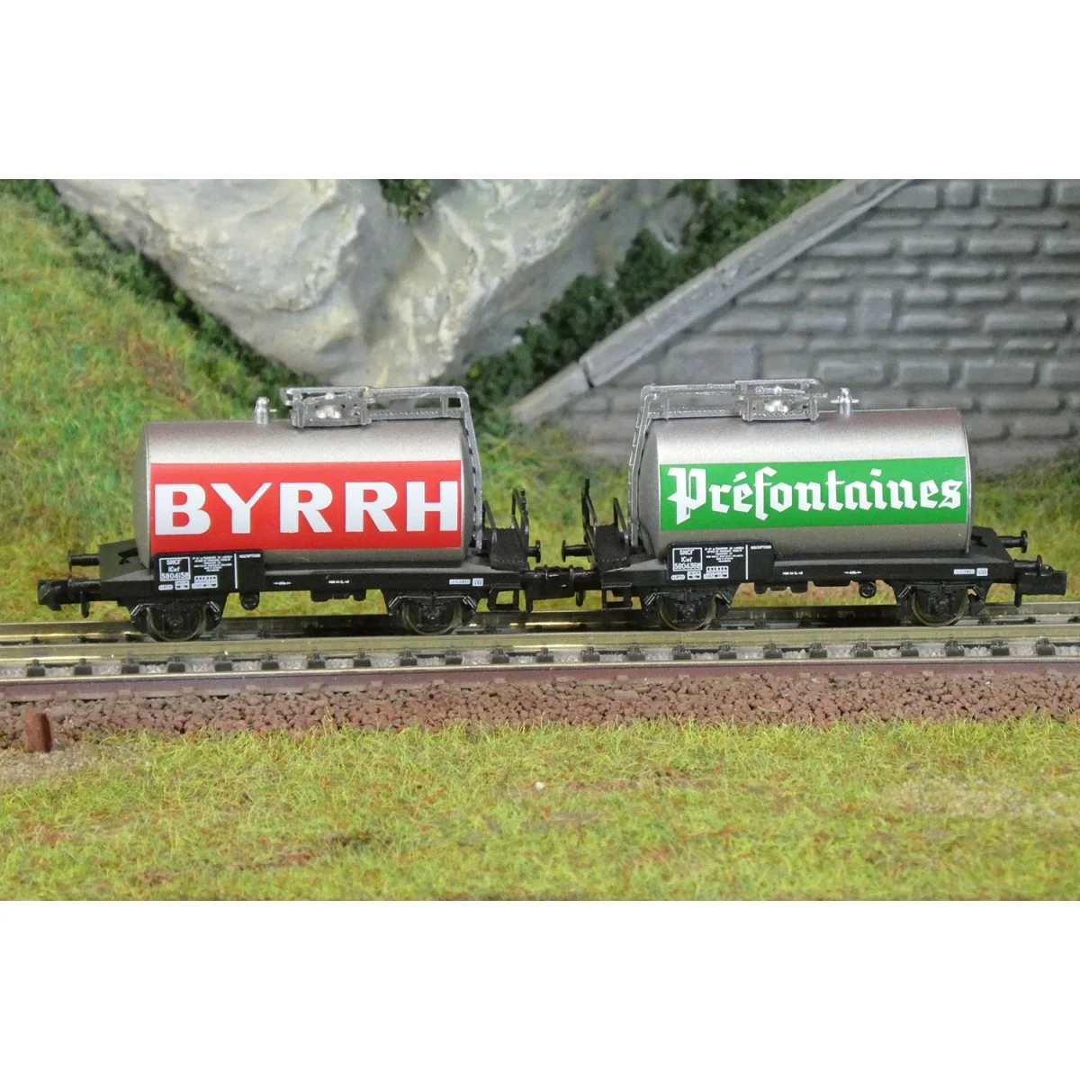 Arnold HN6702 Set de 2 wagons citernes à essieux, SNCF, BYRRH / Préfontaines, N - 1/160 Arnold HN6702 - 3