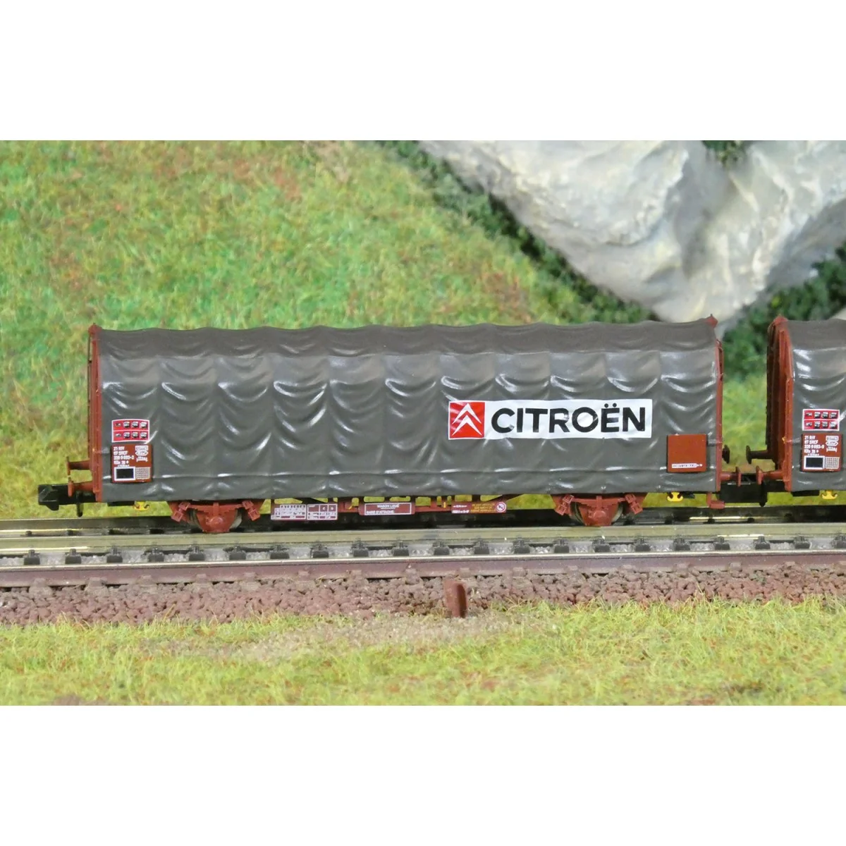 Arnold HN6712 Set of 2 covered wagons with axles, type Kijls K70, S...