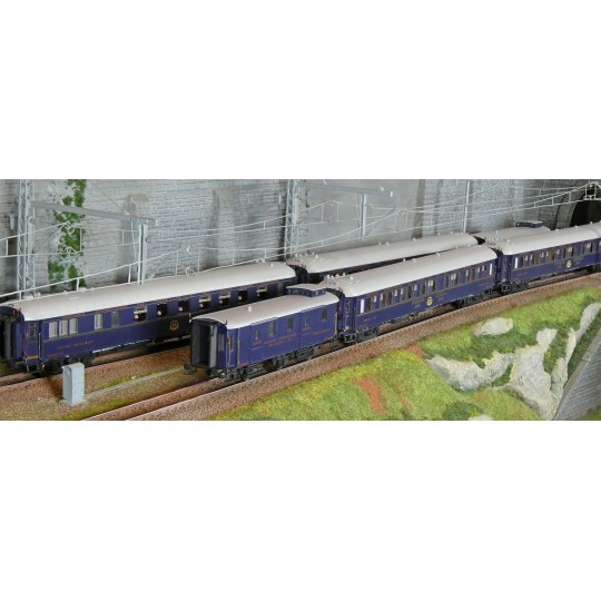 MW_1006-Models Word 1006 Set of 6 Bombay Express, CIWL, illuminated coaches