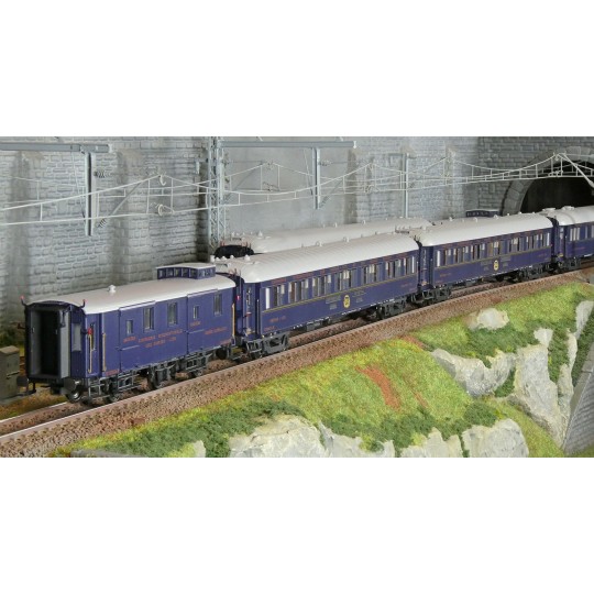 MW_1006-Models Word 1006 Set of 6 Bombay Express, CIWL, illuminated coaches