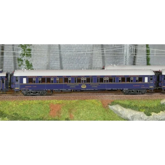 MW_1006-Models Word 1006 Set of 6 Bombay Express, CIWL, illuminated coaches