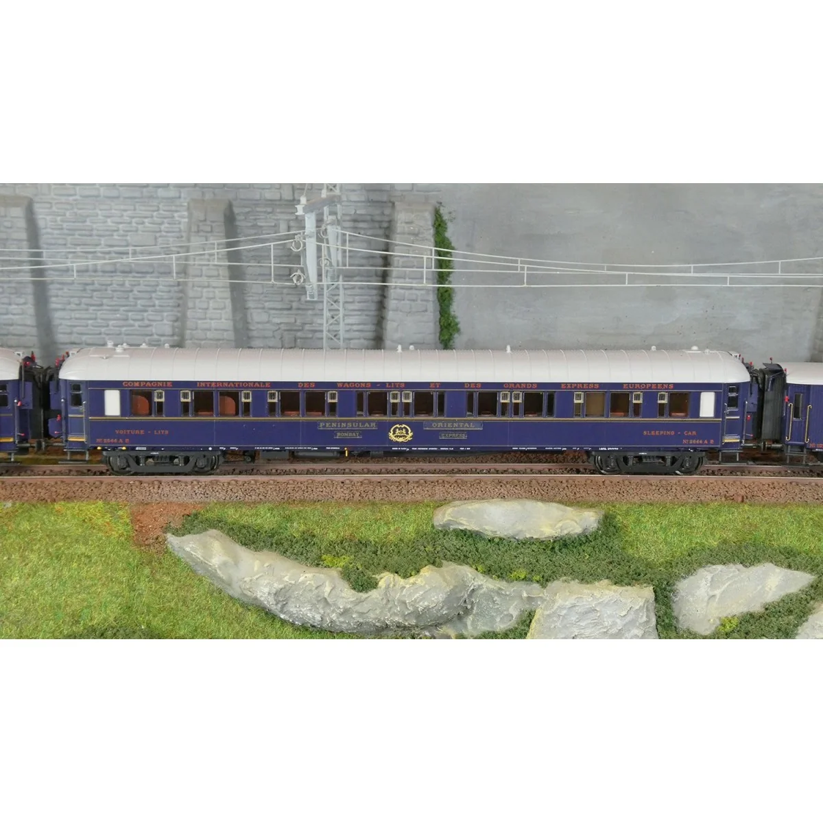Models Word 1006 Set of 6 Bombay Express, CIWL, illuminated coaches...