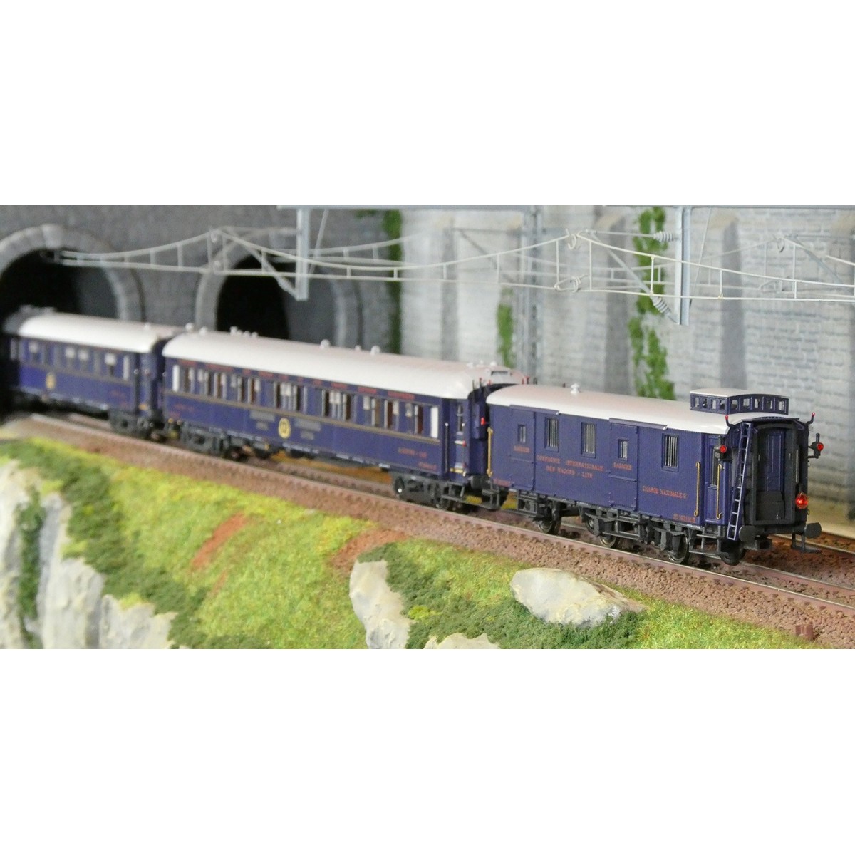 Models Word 1006 Set of 6 Bombay Express, CIWL, illuminated coaches...