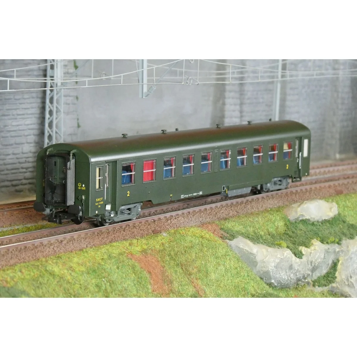 R37 HO42500 Voiture voyageurs USI, Bmyfi 8.3026, bogies Y16, soufflets, Batignolles, éclairée Rail 37 - R37 R37_HO42500 - 1