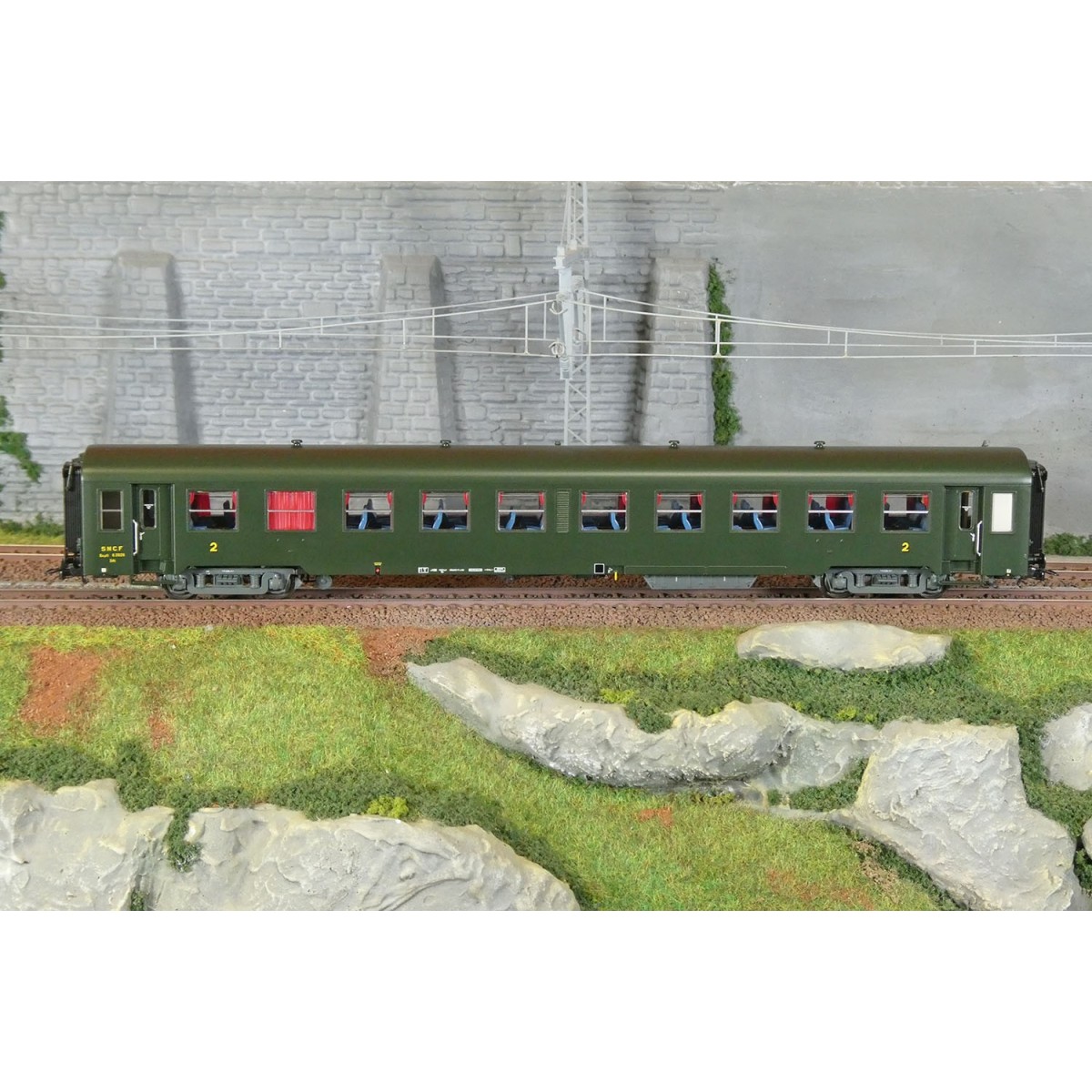 R37 HO42500 Voiture voyageurs USI, Bmyfi 8.3026, bogies Y16, soufflets, Batignolles, éclairée Rail 37 - R37 R37_HO42500 - 2