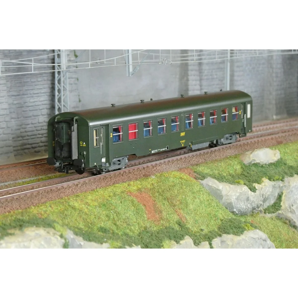 R37 HO42501 Voiture voyageurs USI, B10t, bogies Y16, soufflets, Batignolles, éclairée Rail 37 - R37 R37_HO42501 - 1