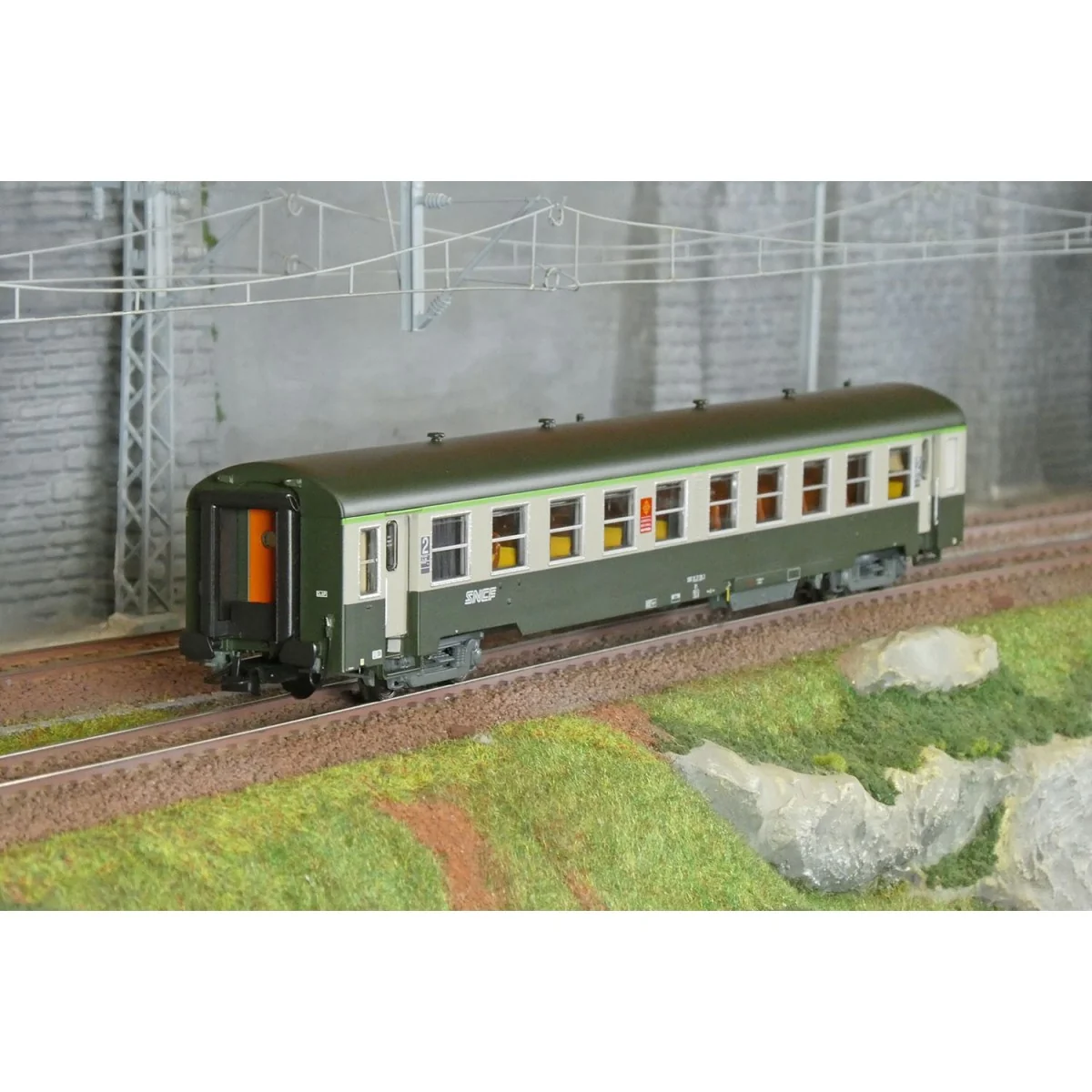 R37 HO42506 Voiture voyageurs USI, B10t, bogies Y16, Inter-circulat...