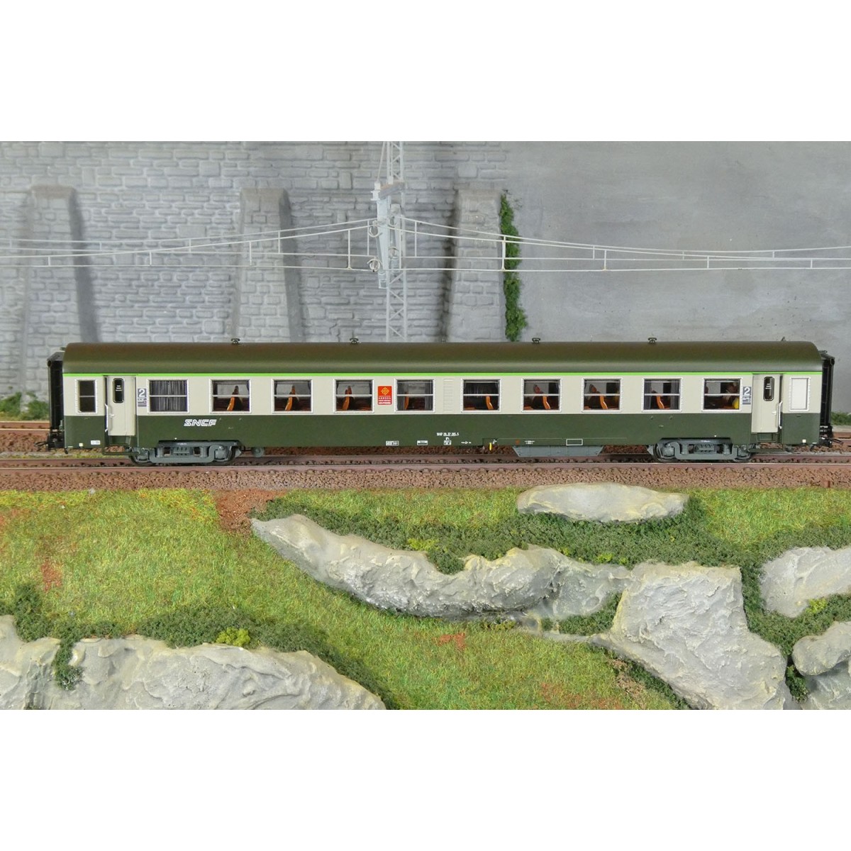 R37 HO42506 Voiture voyageurs USI, B10t, bogies Y16, Inter-circulat...