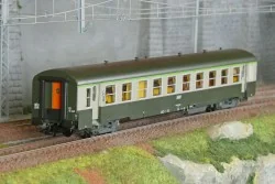 R37 HO42509 Voiture voyageurs USI, B10t, bogies Y16, chauffage auto...