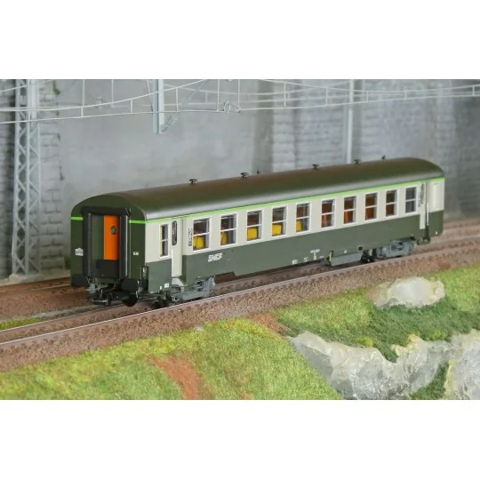 R37_HO42510-R37 HO42510 Voiture voyageurs USI, B10t, bogies Y16, Dijon, éclairée