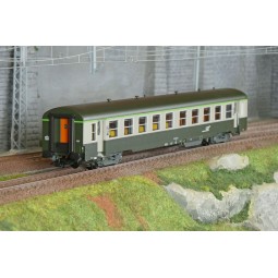 R37 HO42511 USI passenger car, B10t, Y16 bogies, Marseille, illumin...