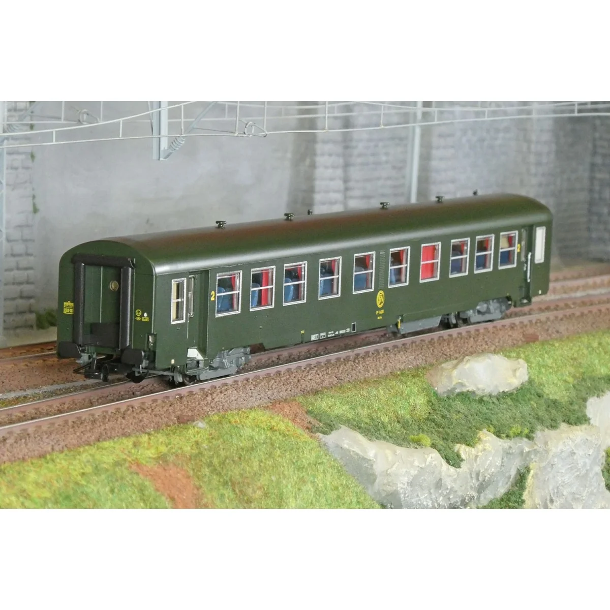 R37 HO42513 Voiture voyageurs USI, B10t 8.4215, bogies Y24, chauffage autonome Avialex, Batignolles Rail 37 - R37 R37_HO42513 - R37 HO42513 Voiture voyageurs USI, B10t 8.4215, bogies Y24, chauffage autonome Avialex, Batignolles Rail 37 - R37 R37_HO42513 -