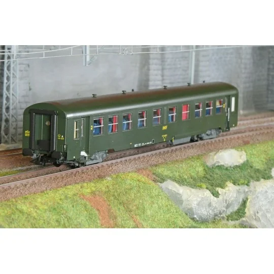 R37_HO42514-R37 HO42514 USI passenger car, B10t, Y24 bogies, Avialex independent heating, Batignolles, illuminated