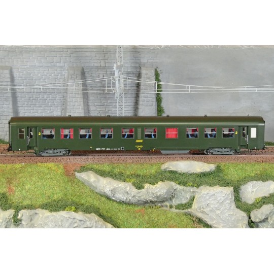 R37_HO42514-R37 HO42514 USI passenger car, B10t, Y24 bogies, Avialex independent heating, Batignolles, illuminated