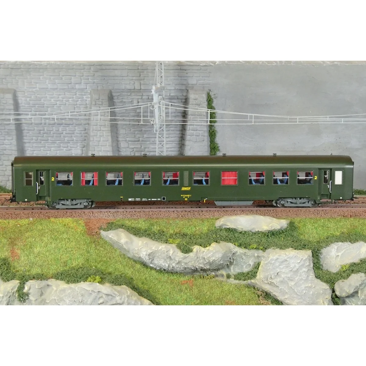 R37 HO42514 Voiture voyageurs USI, B10t, bogies Y24, chauffage auto... R37 HO42514 Voiture voyageurs USI, B10t, bogies Y24, chauffage auto...