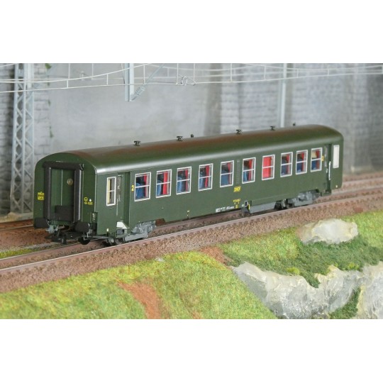 R37_HO42514B-R37 HO42514B Voiture voyageurs USI, B10t, bogies Y24, chauffage autonome Avialex, Toulouse, éclairée