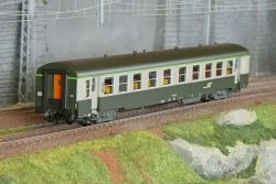 R37 HO42517 USI passenger car, B10t, Y24 bogies, Dijon, illuminated
