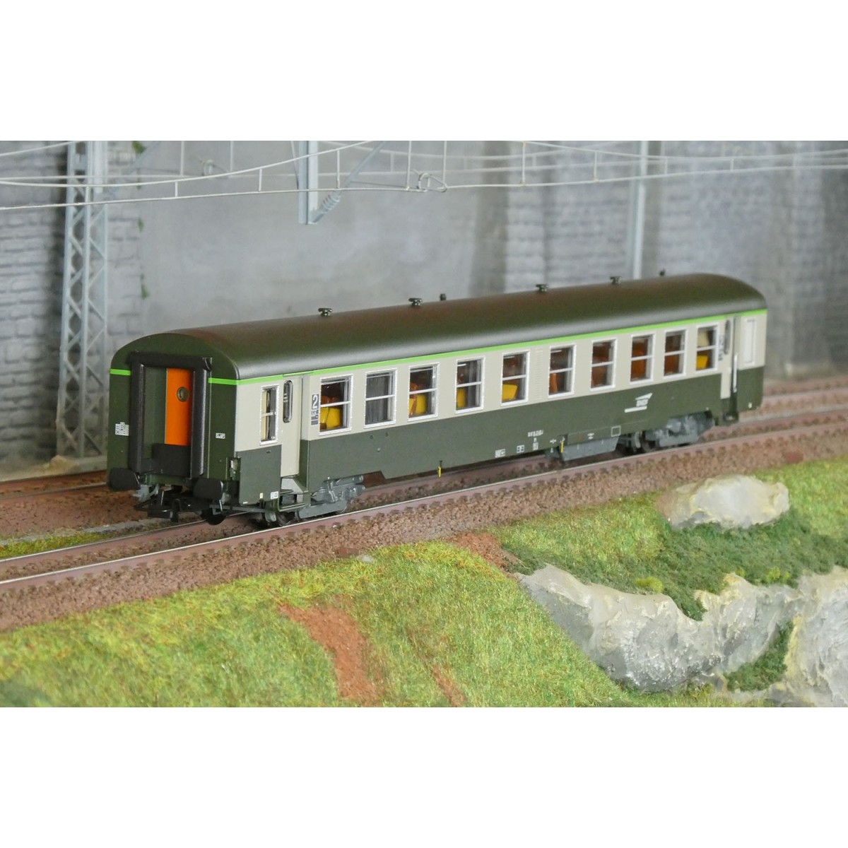 R37 HO42517 Voiture voyageurs USI, B10t, bogies Y24, Dijon, éclairée Rail 37 - R37 R37_HO42517 - 1