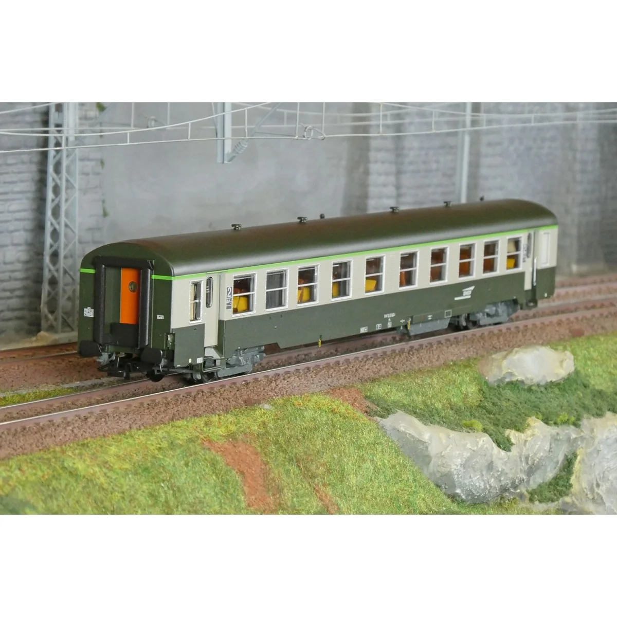 R37 HO42517 Voiture voyageurs USI, B10t, bogies Y24, Dijon, éclairée Rail 37 - R37 R37_HO42517 - 1