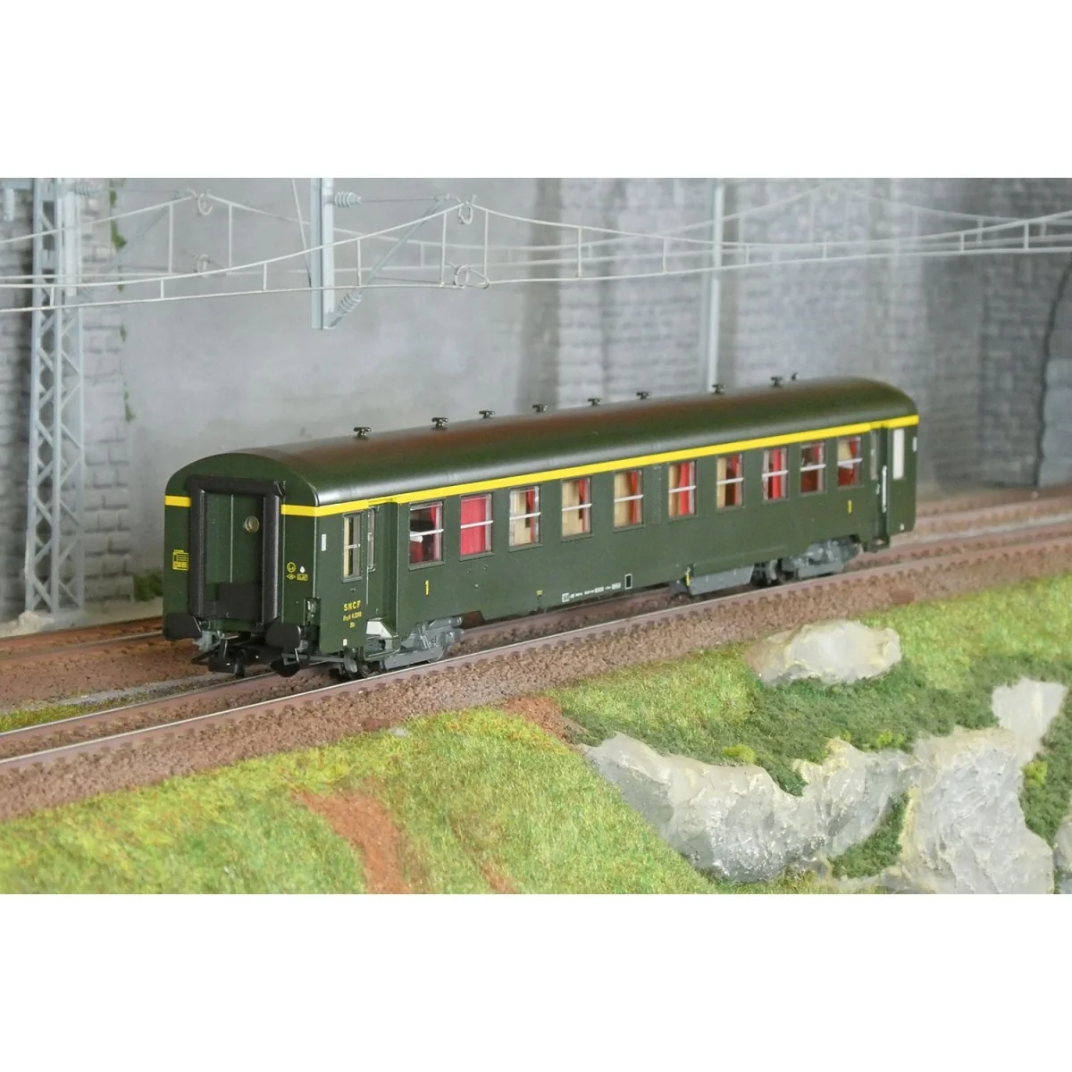 R37 HO42518 USI passenger car, A6myfi 8.3268, Y24 bogies, Avialex i...
