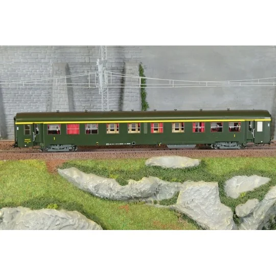 R37_HO42518-R37 HO42518 USI passenger car, A6myfi 8.3268, Y24 bogies, Avialex independent heating, Batignolles, illuminated