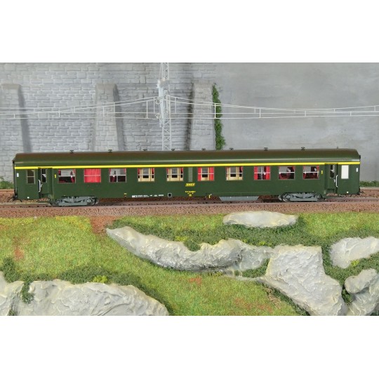 R37_HO42519-R37 HO42519 USI passenger car, A4t4, Y24 bogies, Avialex independent heating, Batignolles, illuminated