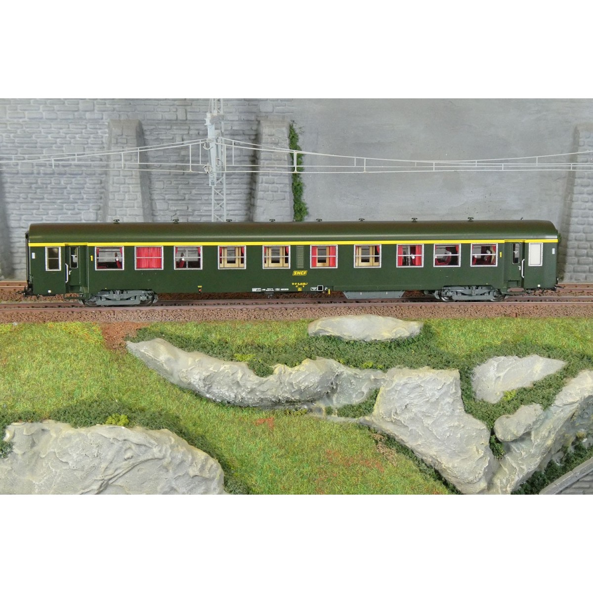 R37 HO42519B USI passenger car, A4t4, Y24 bogies, Avialex independe...