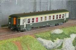 R37 HO42521 Voiture voyageurs USI, A4t4, bogies Y24, Dijon, éclairée Rail 37 - R37 R37_HO42521 - 1