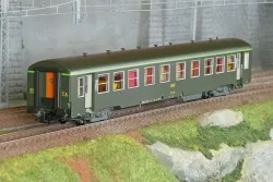 R37 HO42523 Voiture voyageurs USI, B4t4, bogies Y24, Sotteville, éclairée Rail 37 - R37 R37_HO42523 - 1