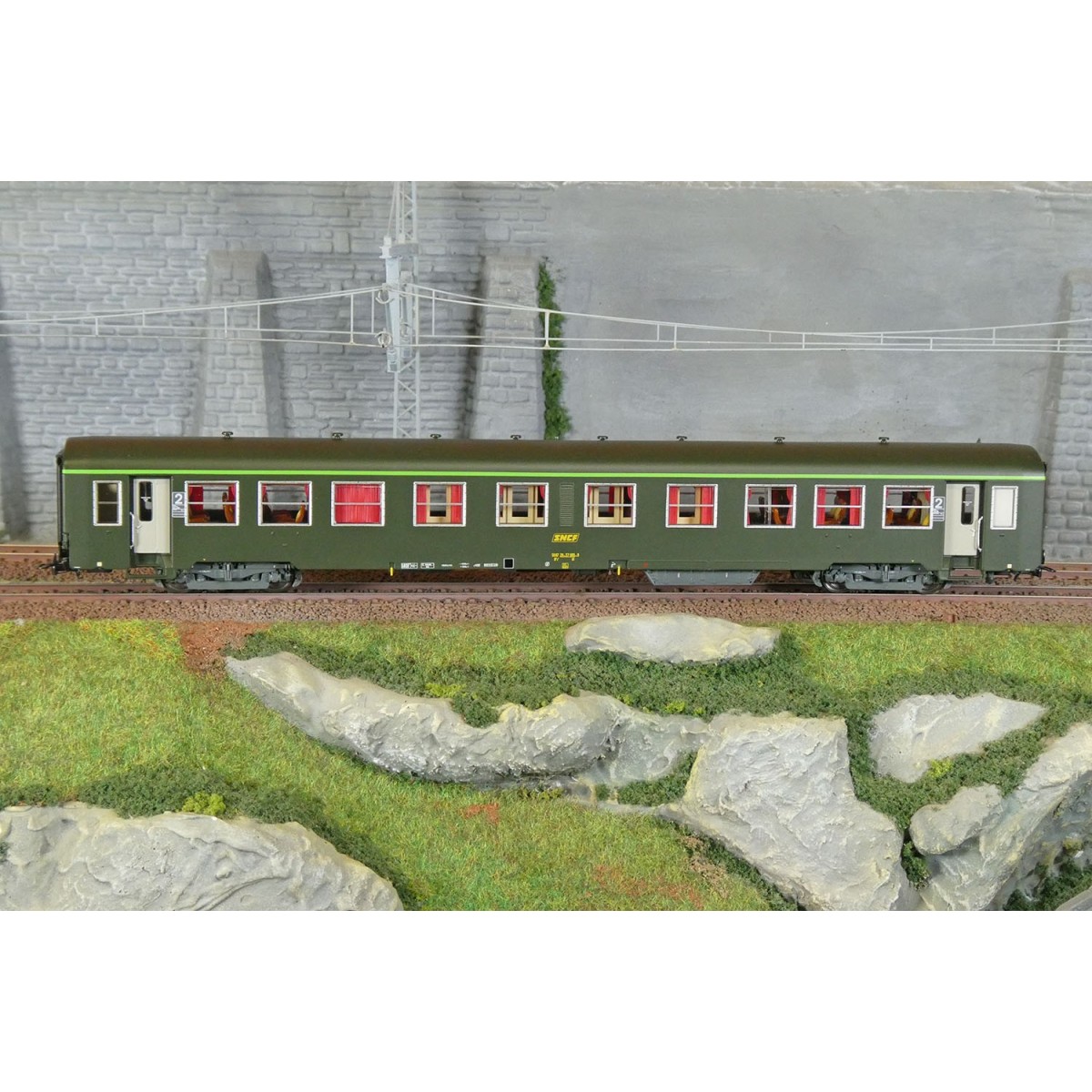 R37 HO42523 Voiture voyageurs USI, B4t4, bogies Y24, Sotteville, éclairée Rail 37 - R37 R37_HO42523 - 2