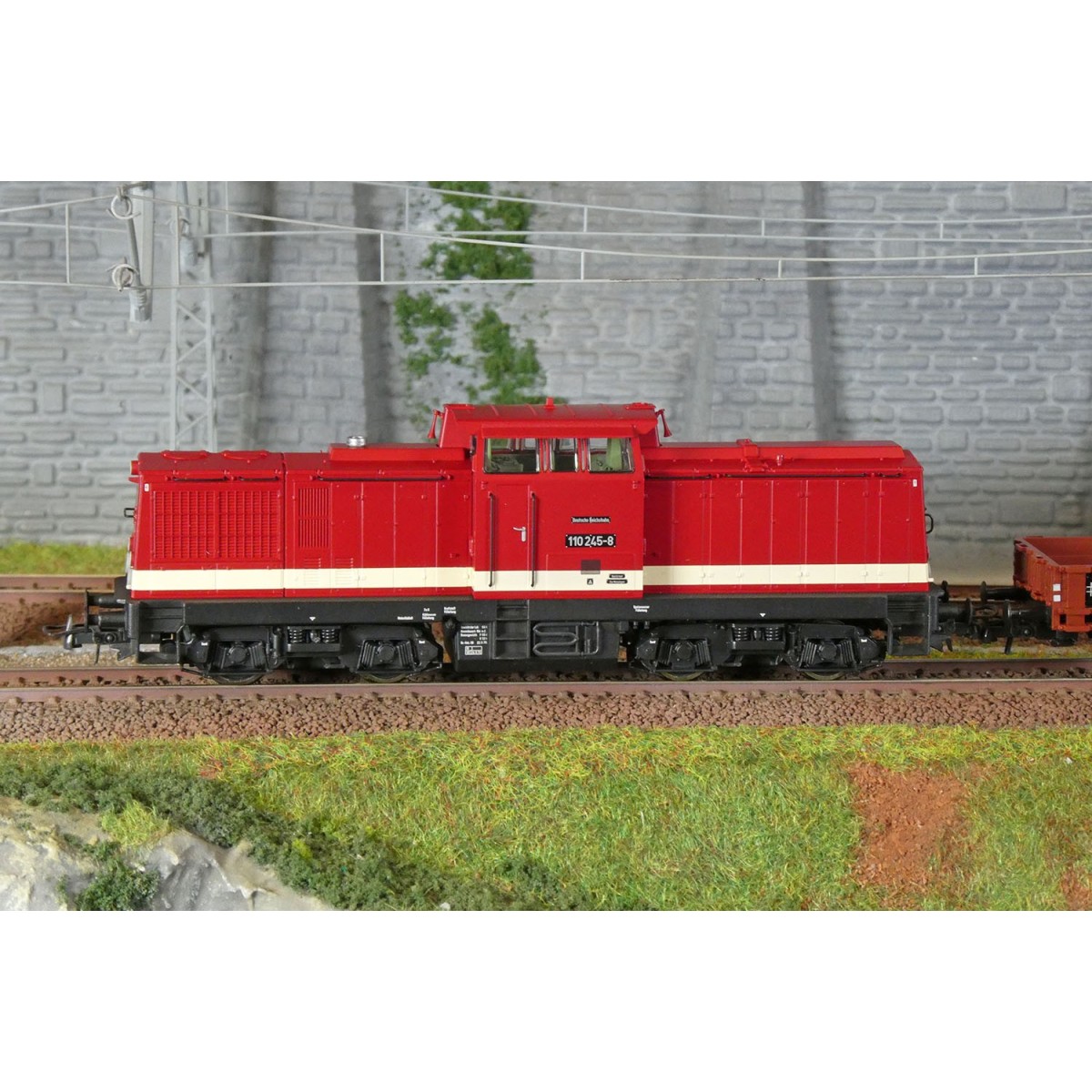 Roco 5110009 Series 110 Diesel Train Starter Set, DR, with Freight ...