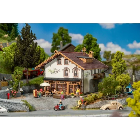 Faller 191836 Maquette, Maison des Alpes avec café Faller FALLER_191836 - 1 FALLER_191836-Faller 191836 Maquette, Maison des Alpes avec café - FALLER_191836
