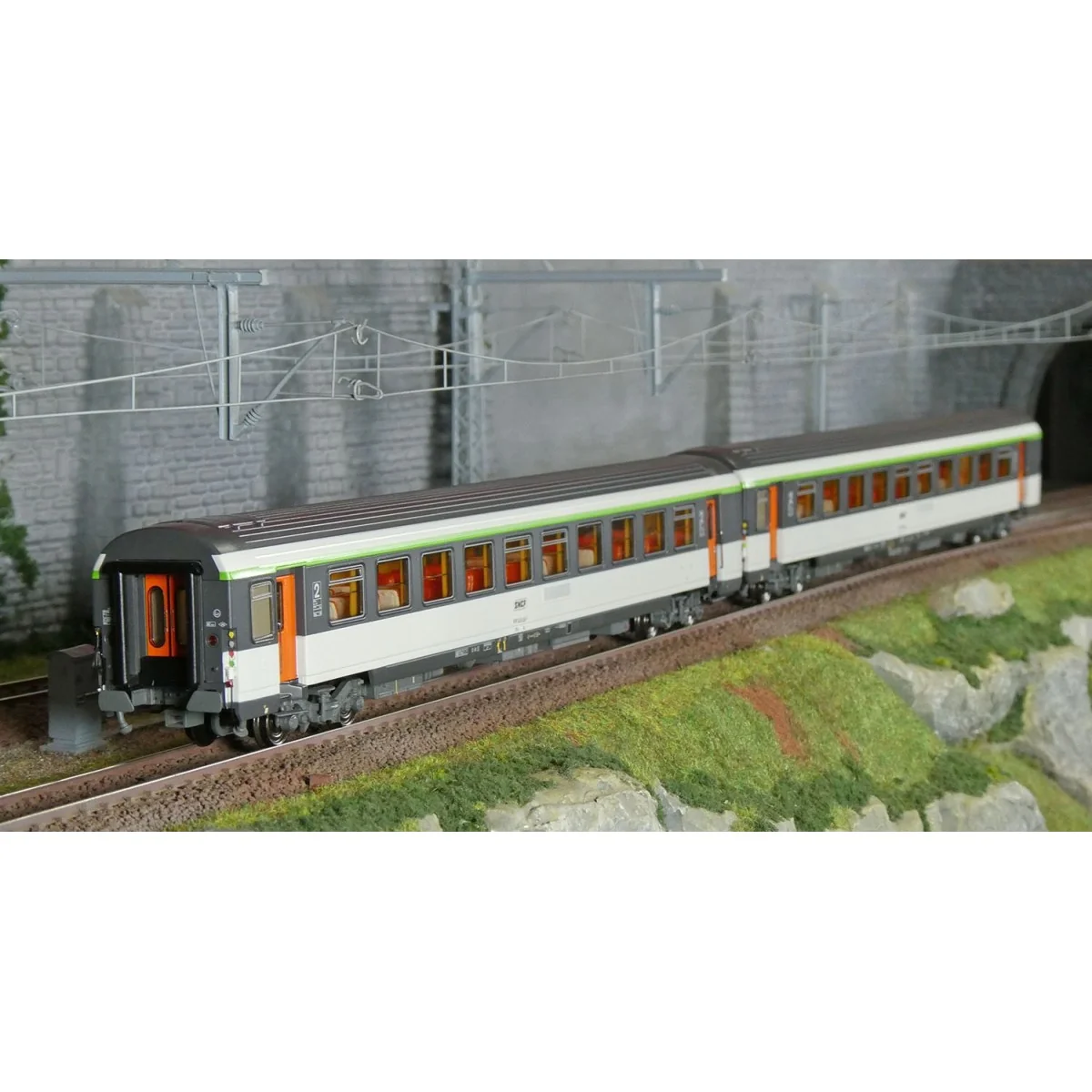 LS Models 41213 Set of 2 VTU coaches, B11rtu / B11tu, original Cora...