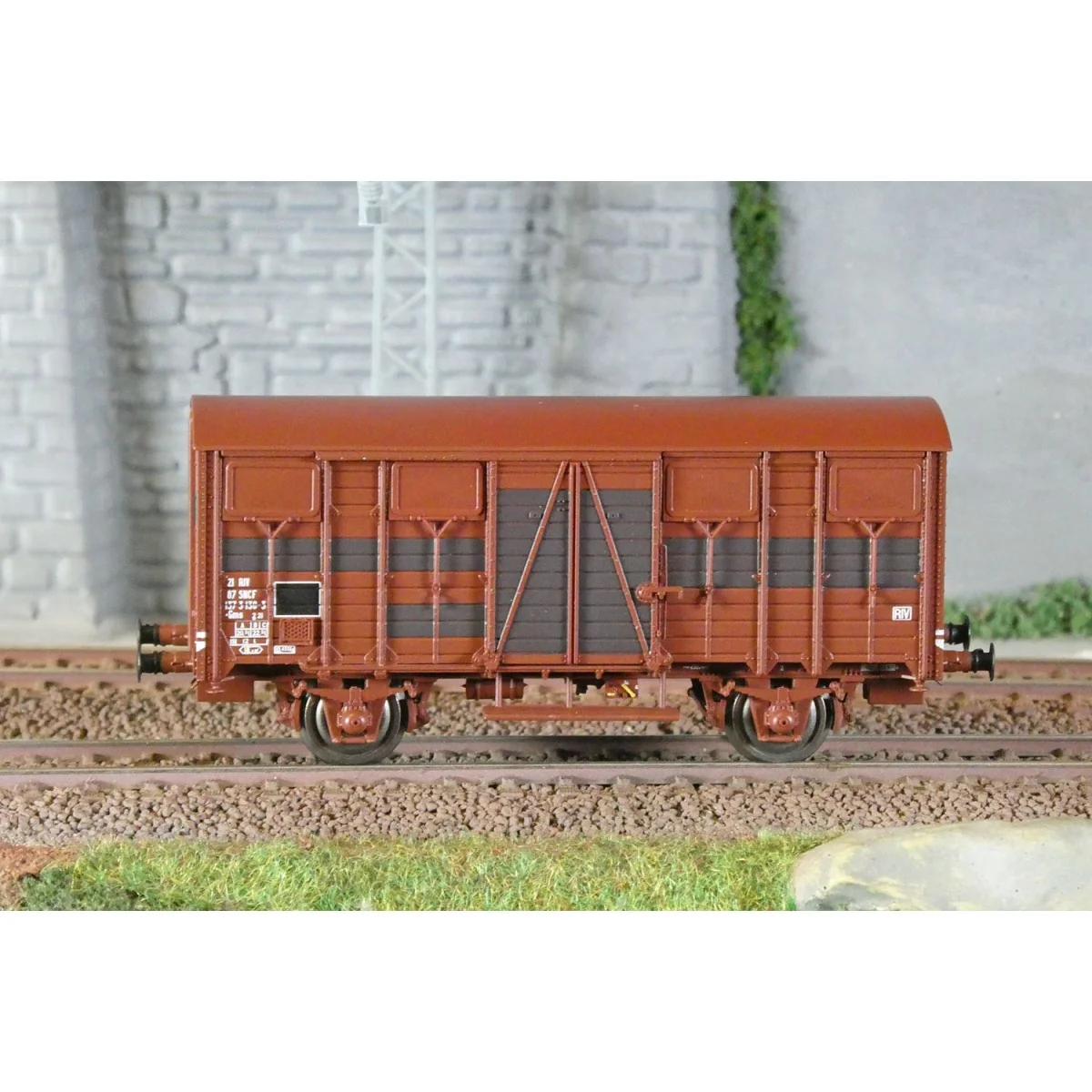 LS Models 31303 Wagon OCEM Gms, SNCF, delivered brown, ep.IVa LS Models 31303 Wagon OCEM Gms, SNCF, delivered brown, ep.IVa