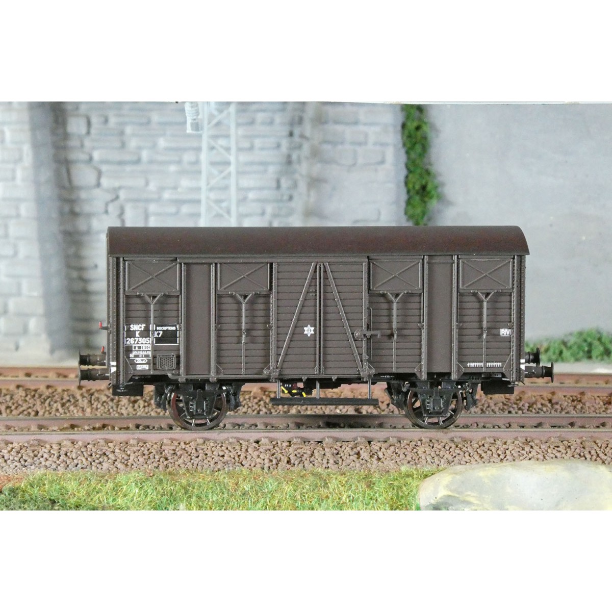 LS Models 31308 OCEM K 29 Wagon, SNCF, brown livery with black roof...