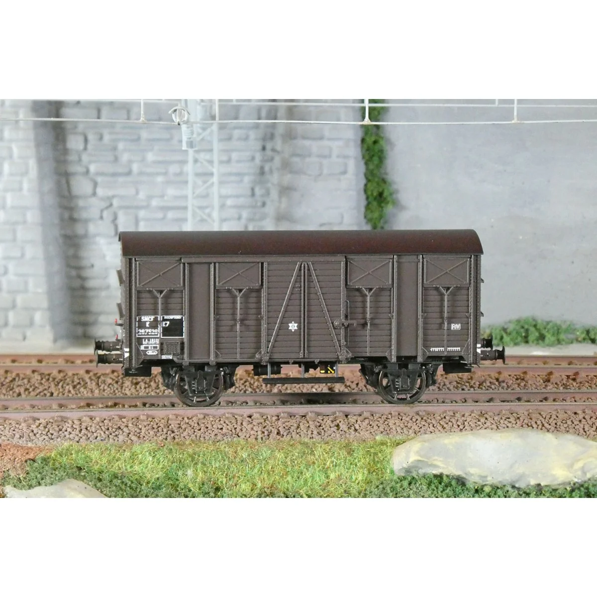 LS Models 31309 OCEM K 29 Wagon, SNCF, brown livery with black roof... LS Models 31309 OCEM K 29 Wagon, SNCF, brown livery with black roof...