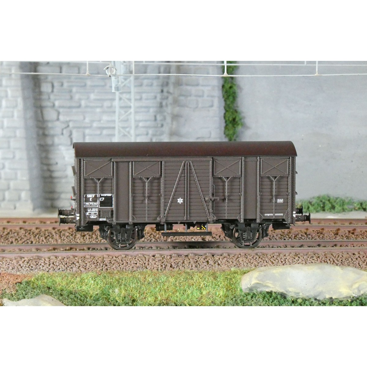 LS Models 31309 OCEM K 29 Wagon, SNCF, brown livery with black roof...