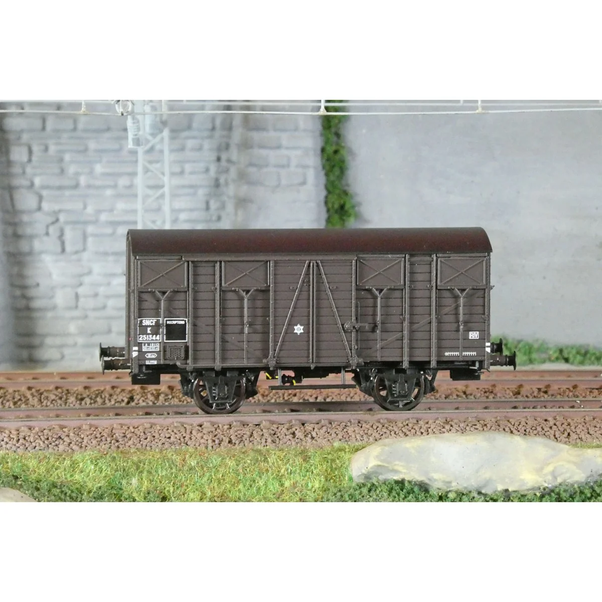 LS Models 31312 OCEM Kf 19 Wagon, SNCF, brown livery with black roo...