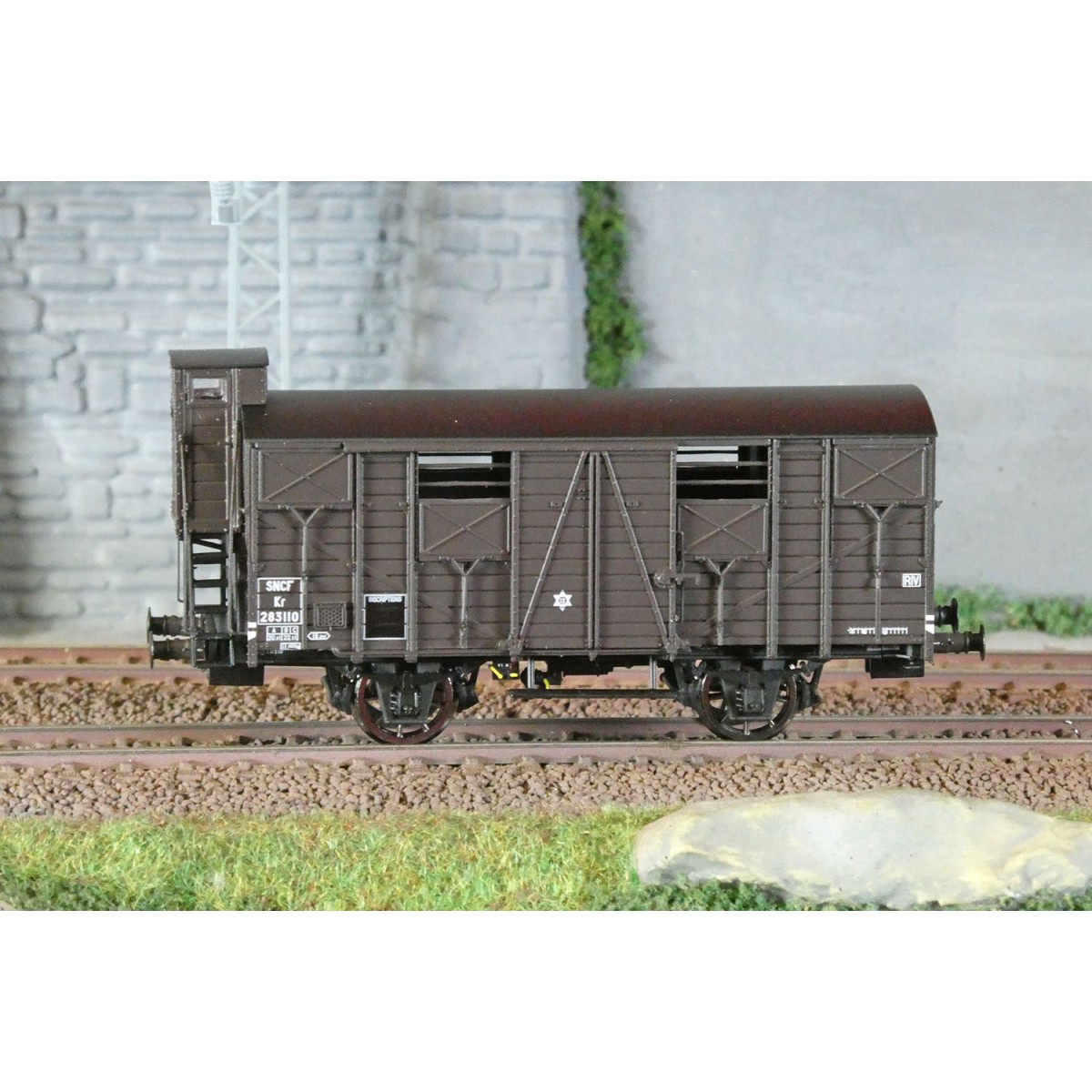 LS Models 31313 OCEM Kf 19 wagon, SNCF, brown livery with black roo...