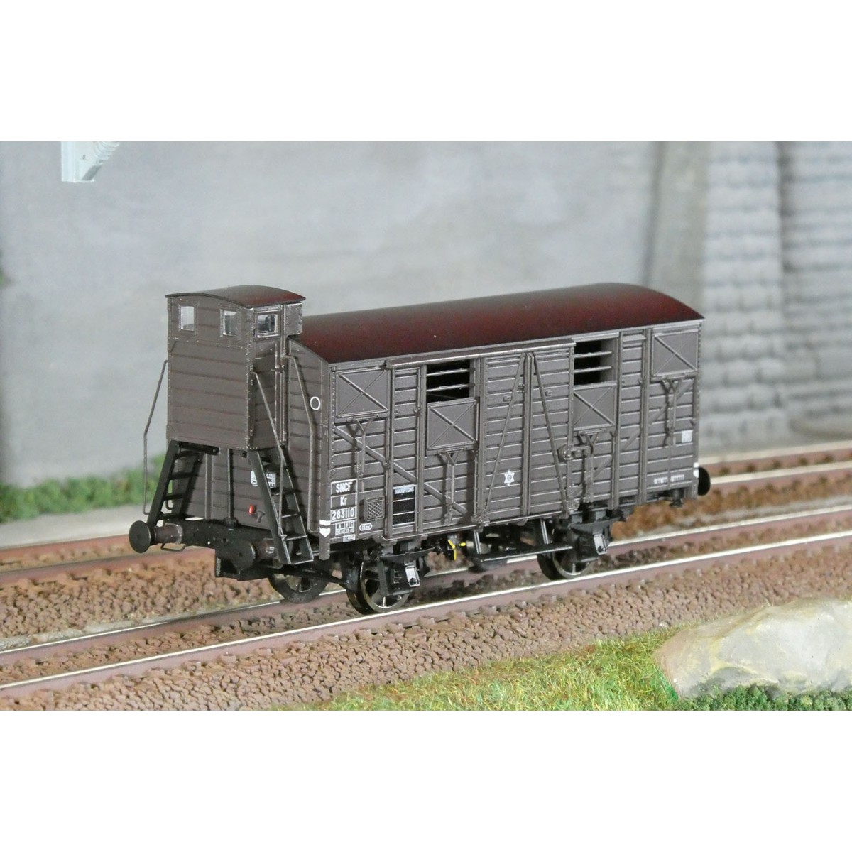 LS Models 31313 Wagon OCEM Kf 19, SNCF, livré brun toit noir et guérite, ep.IIIb Ls models LSM_31313 - 1