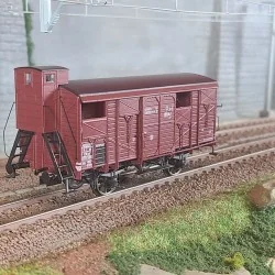 Ree modeles WB697 Wagon couverts PLM 20 T, rouge Sideros, roues rayons, volets ouverts et guérite Ree Modeles WB-697 - 1