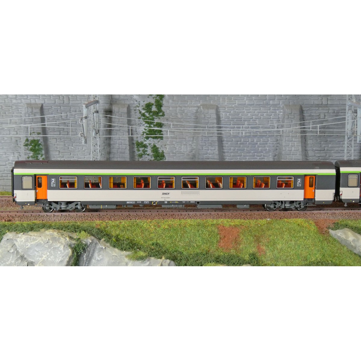 LS Models E200 Set of 2 Corail VTU coaches, SNCF, B10tu / B11tu, fr...