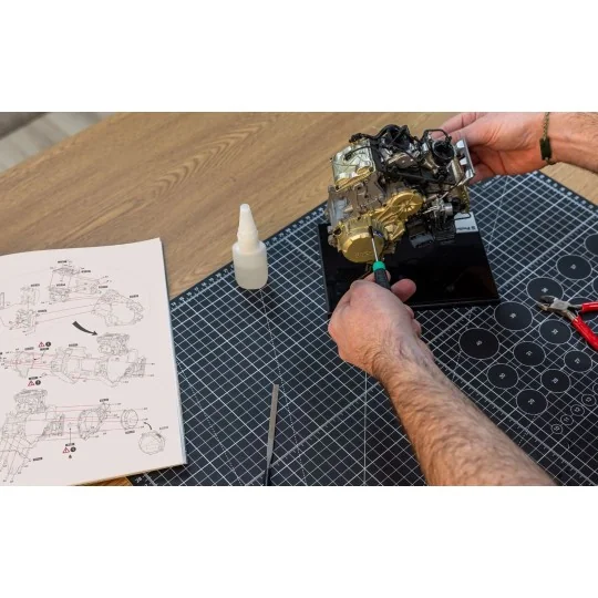 HKM124-Ducati V2 Superquadro 1/4 engine - Pocher HKM124