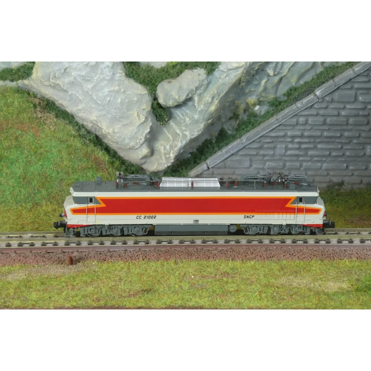 Arnold HN2648S Locomotive électrique CC 21002, logo casquette, livr...