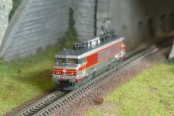 Arnold HN2649 Locomotive électrique CC 21003, livrée argent, N 1/160 Arnold HN2649 - 1