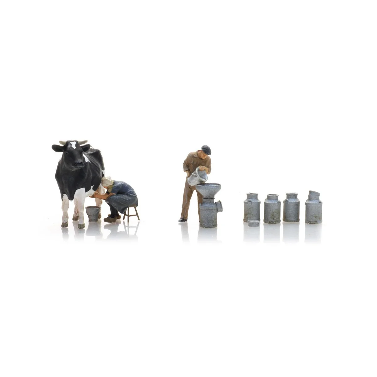 Artitec 5870023 Figures, Dairy Farmers with Cow and Milk Cans