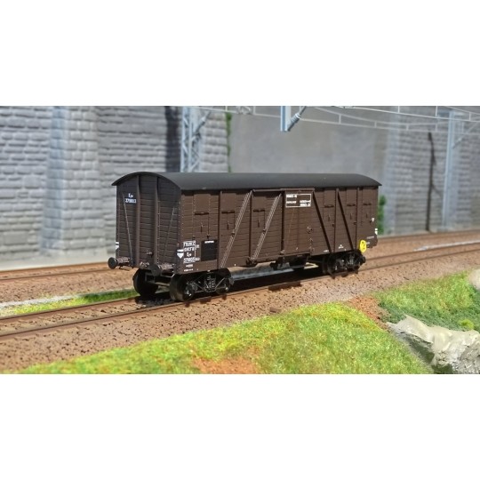 WB-522-copy of Ree models WB 521 Covered Wagon TP 2 Doors, bogies, ep. III, SNCF