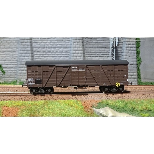 WB-522-copy of Ree models WB 521 Covered Wagon TP 2 Doors, bogies, ep. III, SNCF