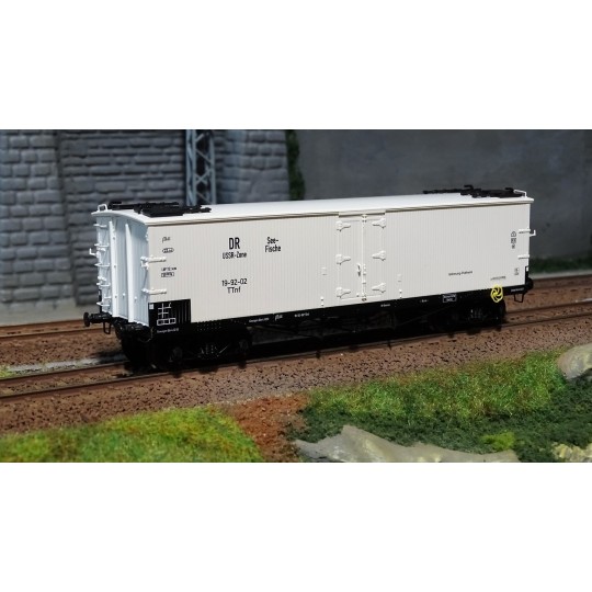 Ree models WB 540 Refrigerated Transport Wagon, Ice Hatches, DR-USSR, ep. II... WB-540-Copy of Ree models WB 539 Covered Wagon TP FRIGO, Ice Traps and Ventilators, SNCF, ep. III, STEF - WB-540