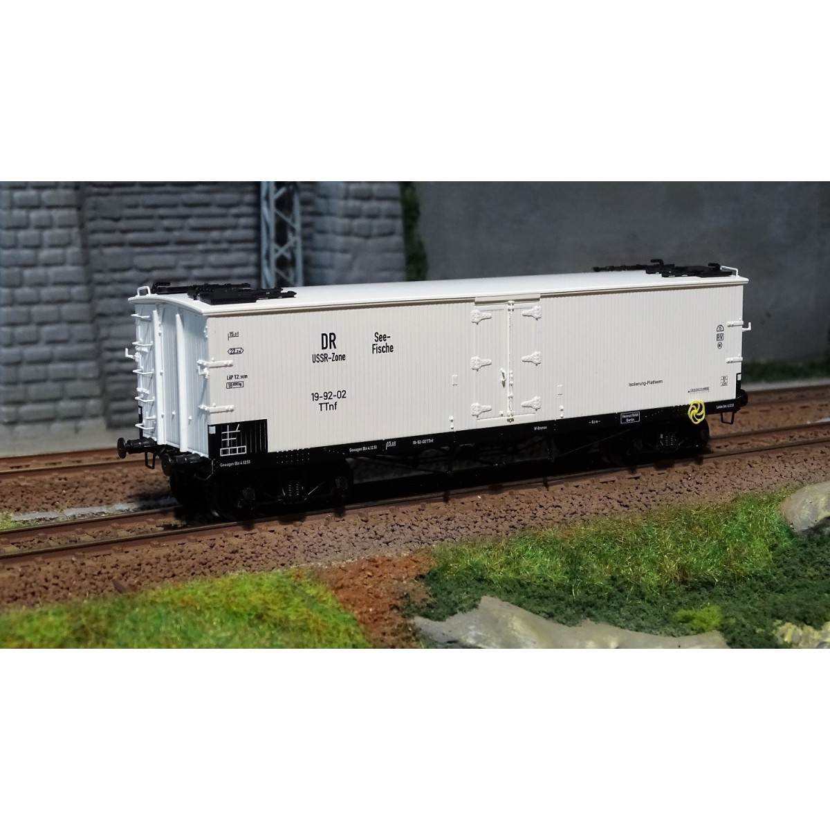 Ree models WB 540 Refrigerated Transport Wagon, Ice Hatches, DR-USSR, ep. II... Ree models WB 540 Refrigerated Transport Wagon, Ice Hatches, DR-USSR, ep. II...